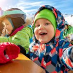 Skigenuss mit Kindern als Familie in Österreich! Bild:@gorlovkv via Twenty20